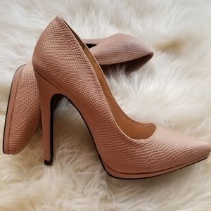 NEW w/out tags Nude Faux Snakeskin Pumps